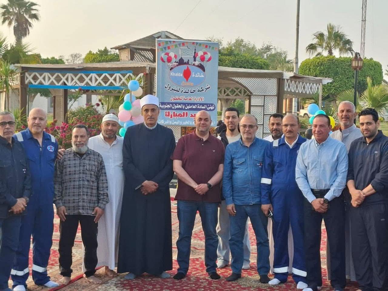 رئيس خالدة للبترول يحتفل مع العاملين بموقع قارون بعيد الاضحى