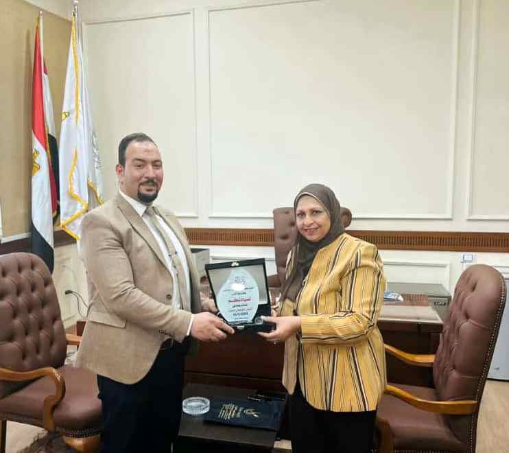 تكريم"كيم تك" للأجهزة العلمية في ملتقى كلية الزراعة بجامعة عين شمس