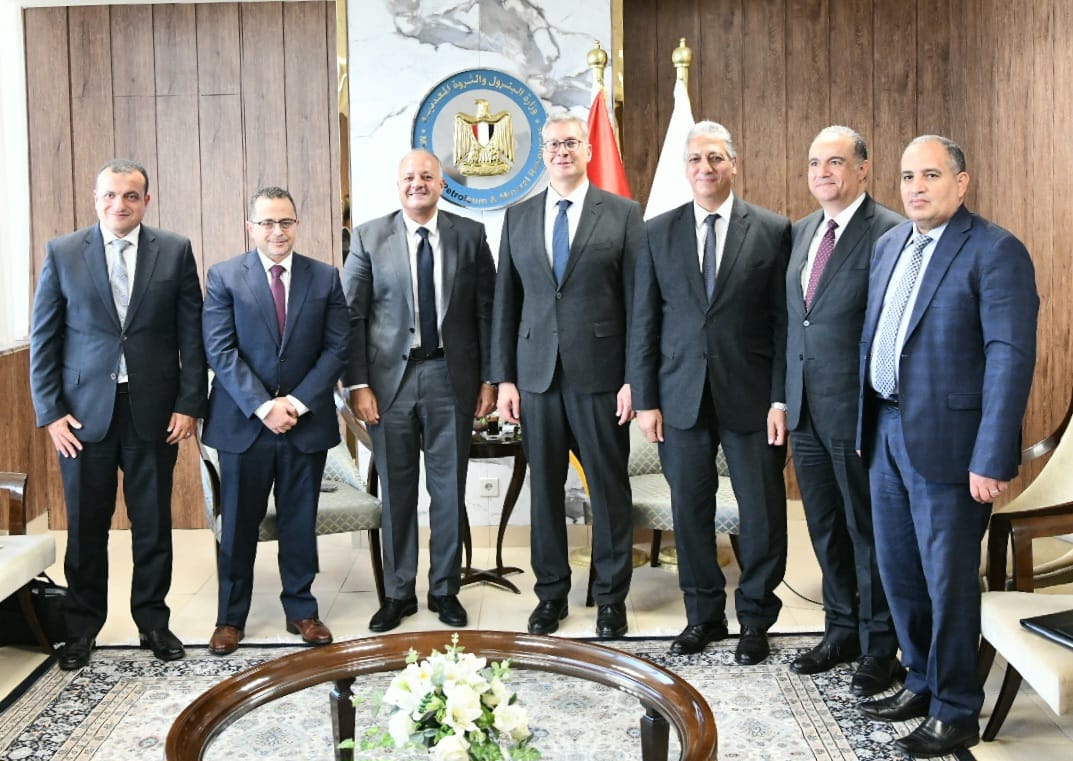 "البترول" تبحث مع "بريتش بتروليوم" البريطانية أعمال الاستكشاف والإنتاج بالبحر المتوسط