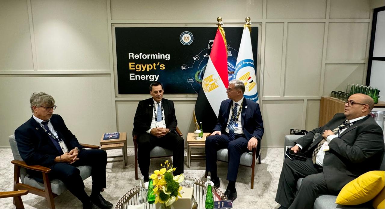 *جلسة مباحثات مع رئيس شركة إنرجين العالمية حول نشاطها فى مصر 