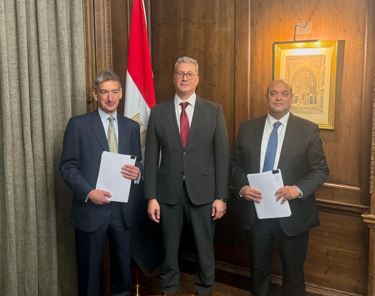 البترول توقع اتفاقا مع باريك جولد للاستثمار في استغلال خام الذهب 