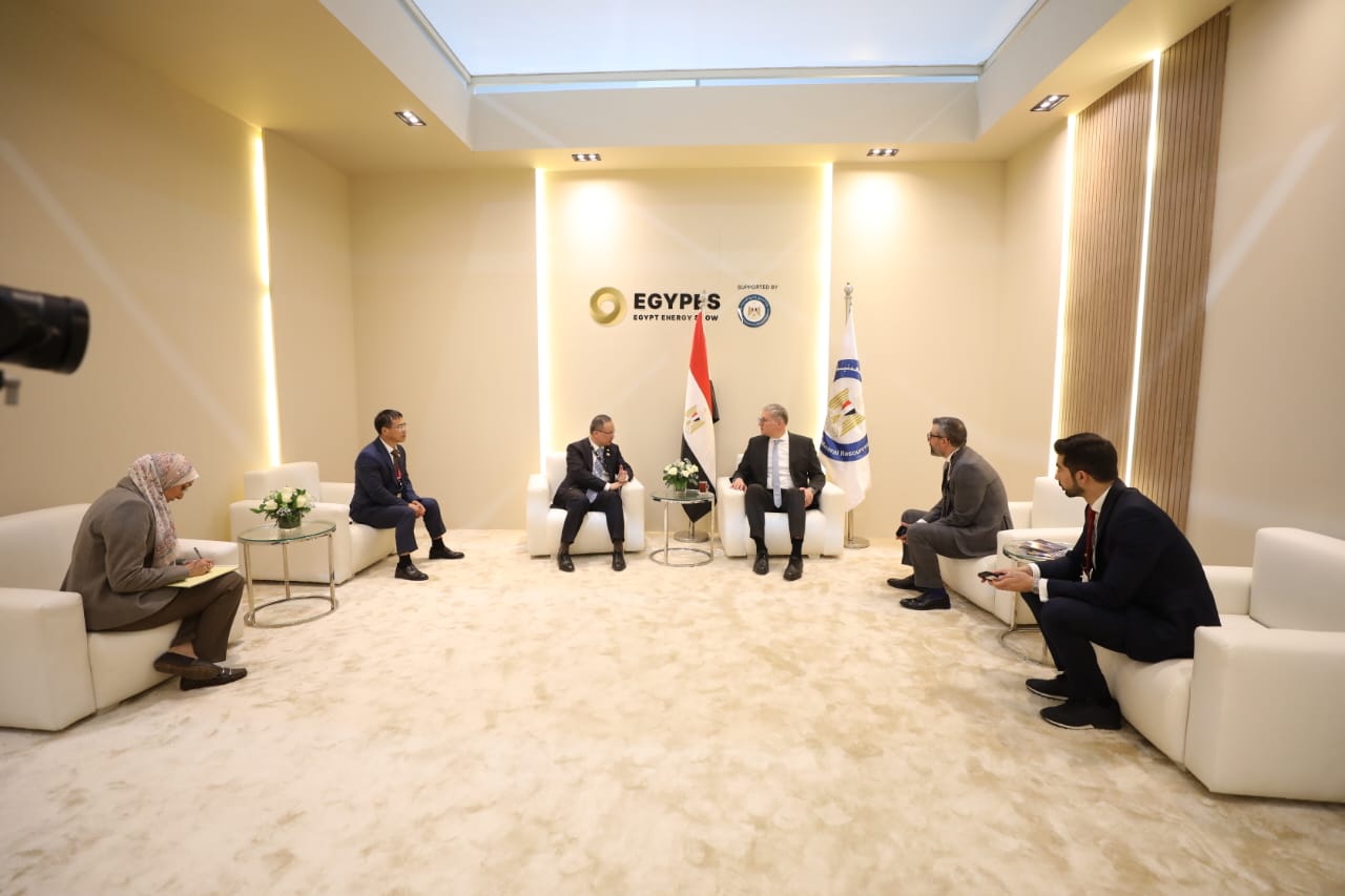 خلال إيجبس.. بدوي يواصل لقاءاته مع مسؤولي كبرى شركات الطاقة العالمية 