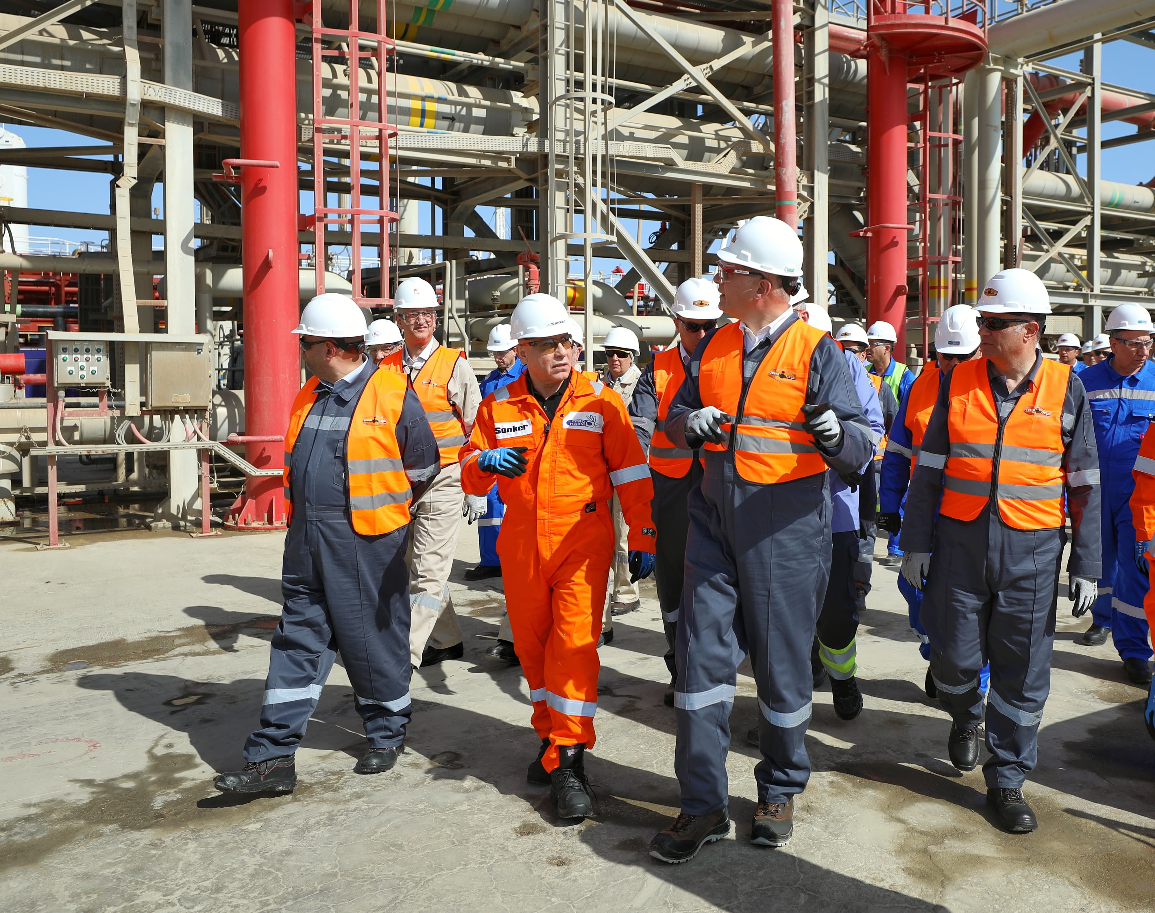 وزير البترول يتفقد محطة 