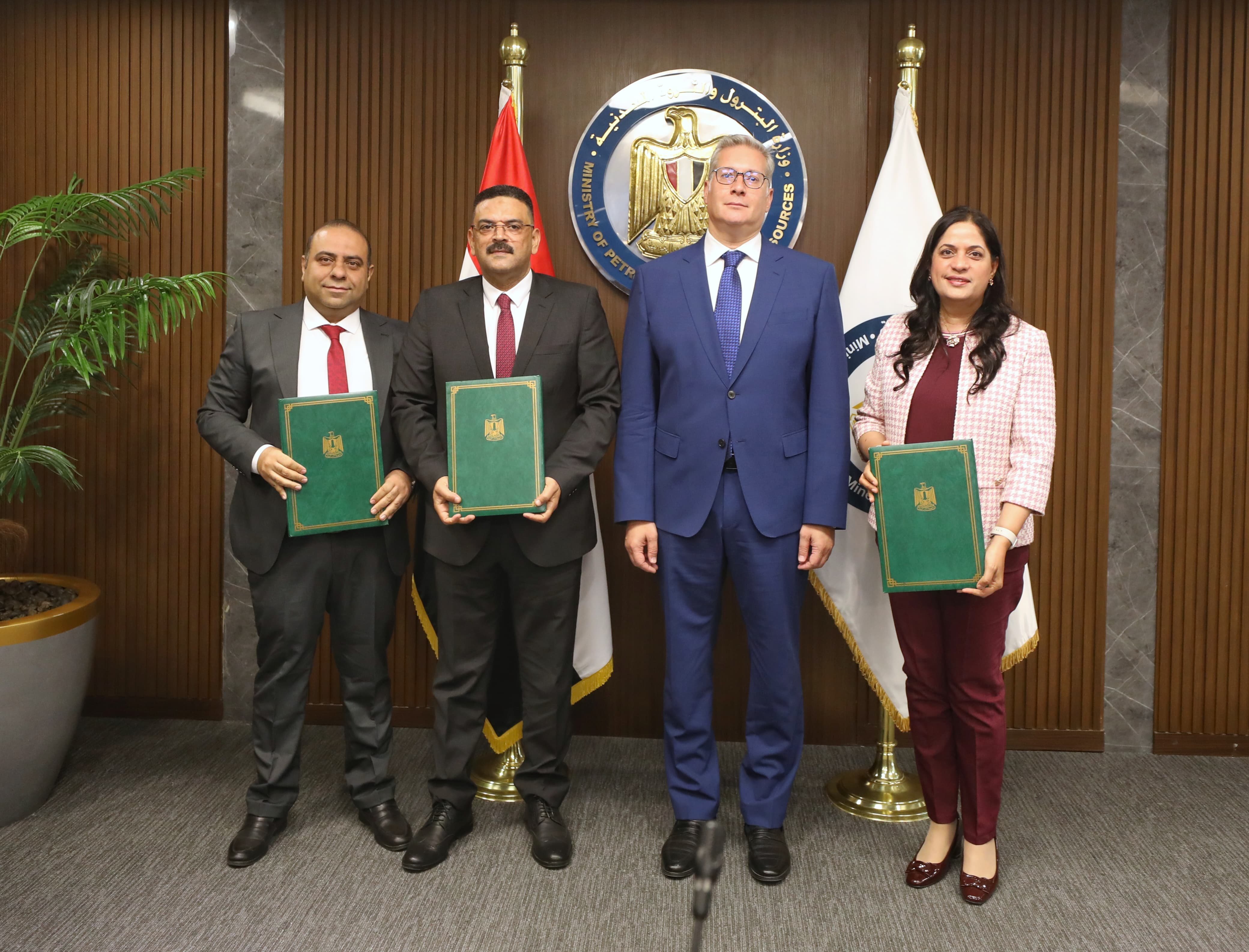 بحضور وزير البترول .. توقيع نموذج اتفاقية مع شركة 