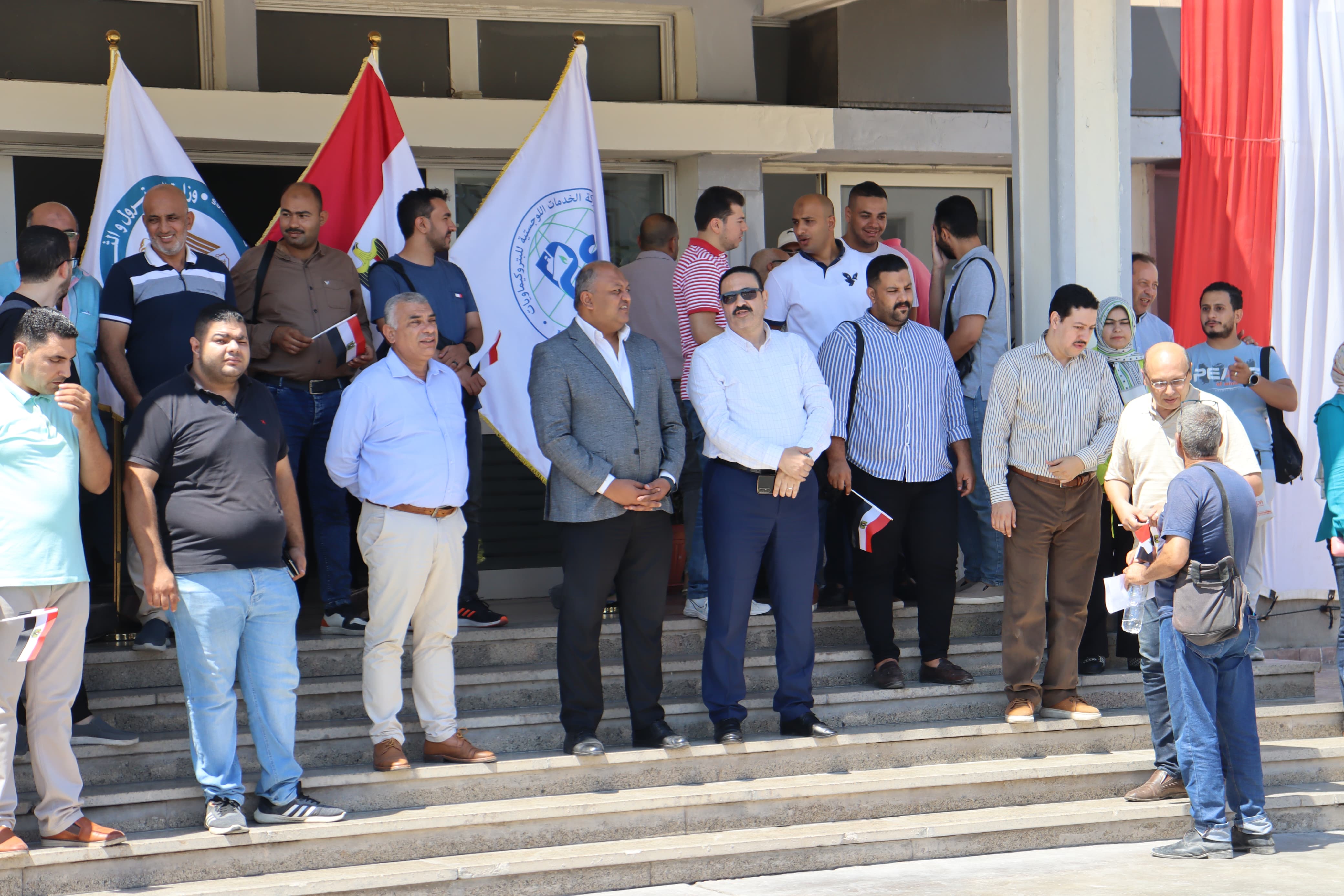 العاملون بشركة ويبكو يتوافدون علي اللجان  بانتخابات مجلس الشيوخ 