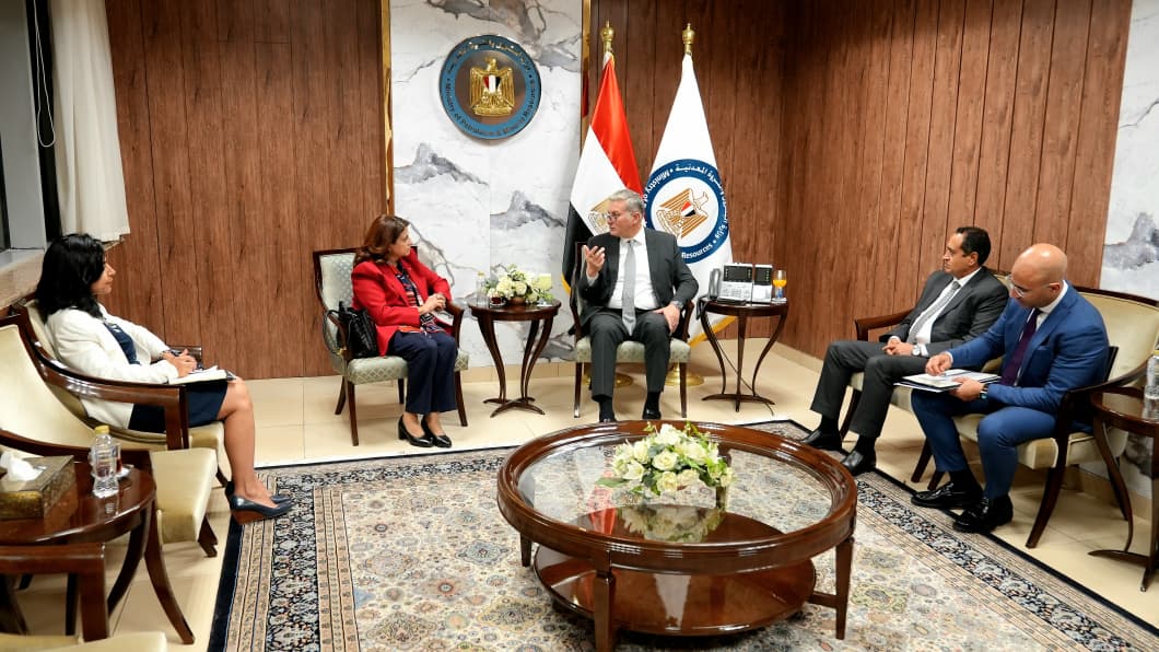      البترول تبحث استثمارات شل العالمية في البحث وإنتاج الغاز في مصر                                                                                                          