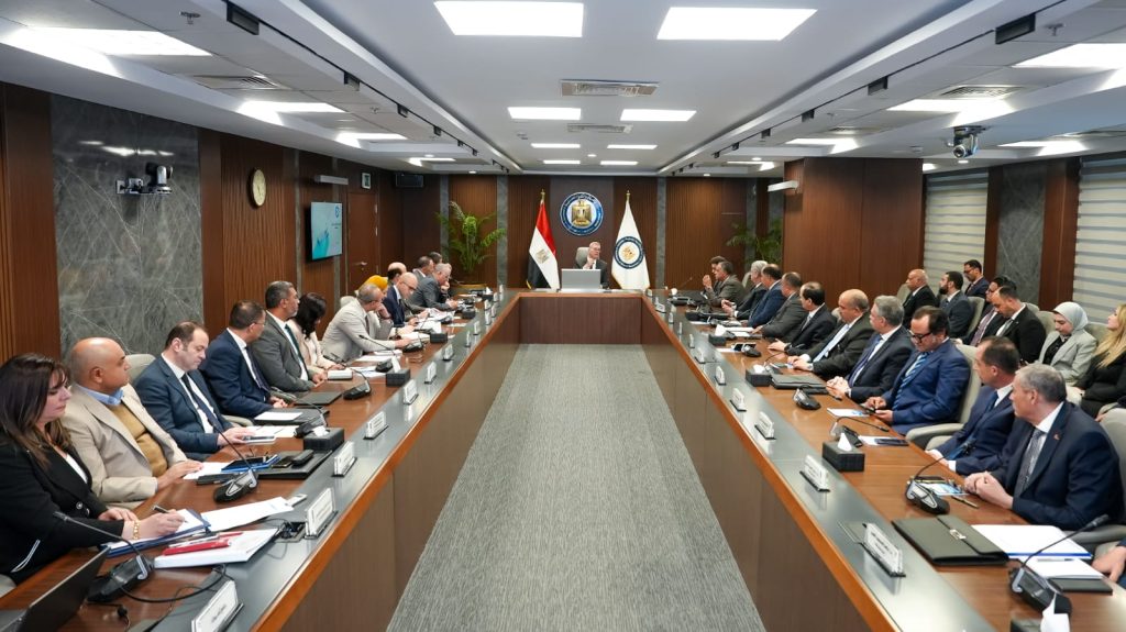 وزير البترول : خدمات البترول البحرية أحد أهم الكيانات الوطنية المتخصصة في الإنشاءات 