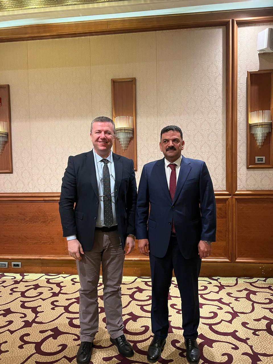 رئيس الثروة المعدنية يبحث مع مسؤولين وشركات تركية وأمريكية جذب الاستثمارات 