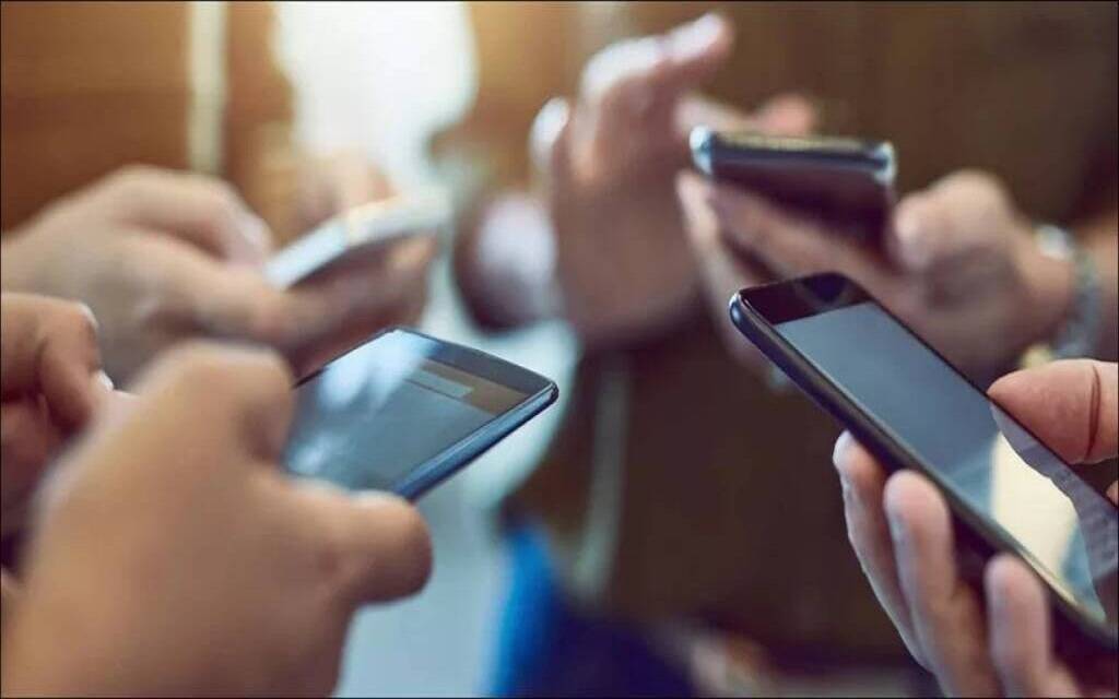 إعفاء حاملي جوازات السفر المصرية من جمارك الهواتف المستوردة من الخارج 