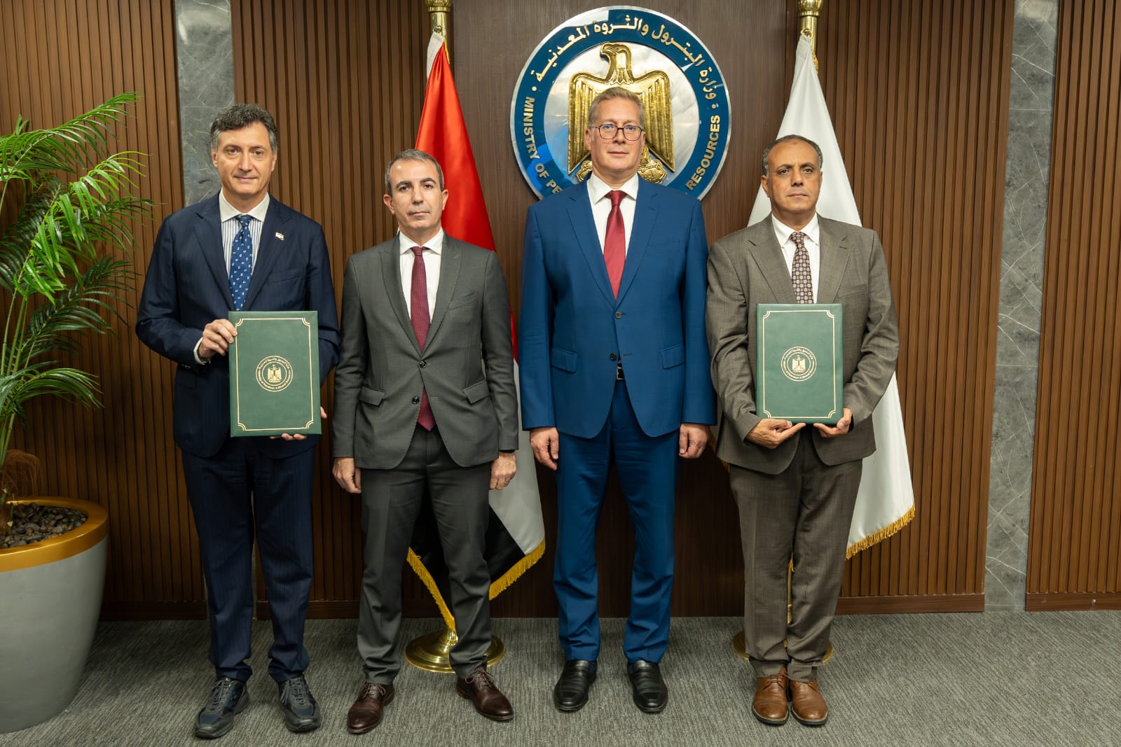 توقيع مذكرة نوايا مع “إيني” لتجديد الالتزام بمنطقة شمال بورسعيد