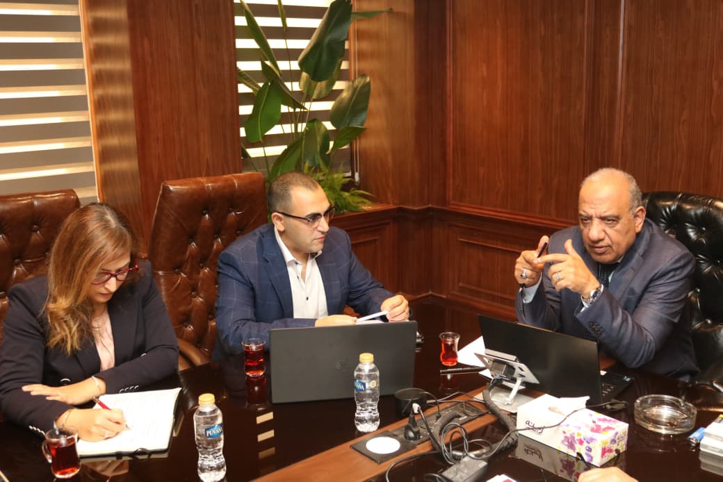 عصمت يبحث مع شركة نكسوس أنالاتيكا وضع الأطر التنظيمية والضوابط الخاصة بسوق الكهرباء
