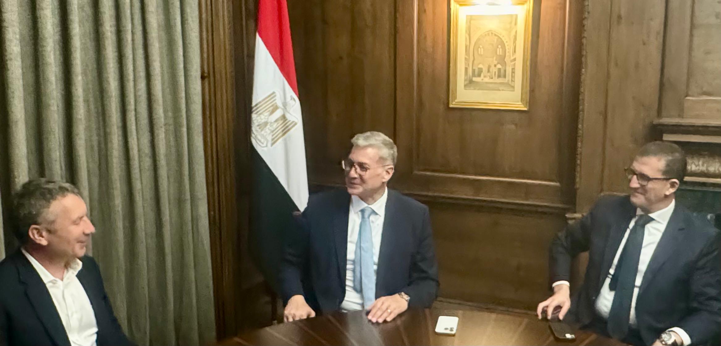 «أكسون موبيل» تبدأ حفر بئر جديدة للتنقيب عن الغاز غرب المتوسط