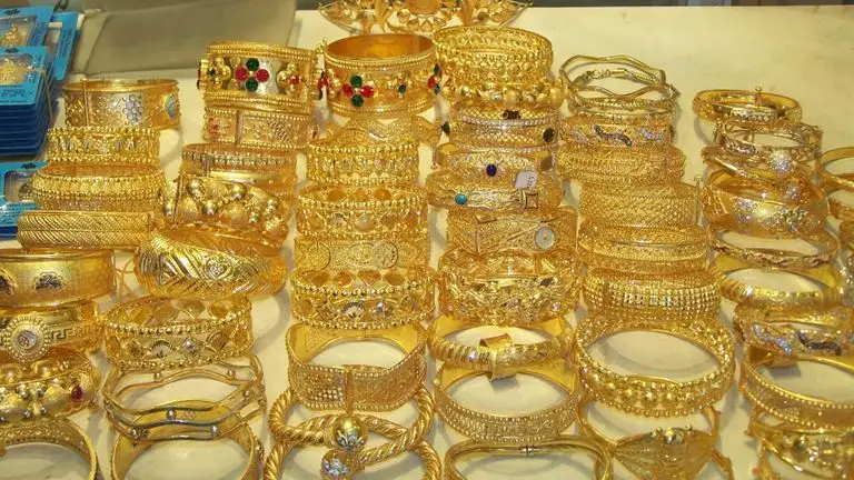 الذهب يواصل التراجع الخميس 11 يونيو .. وعيار 21 إلى 6100 جنيه