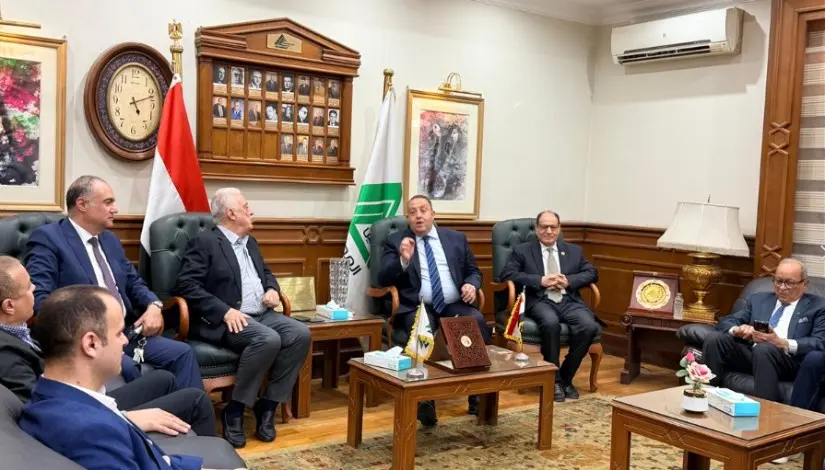  سامح فهمي : 10 دول تتحمل مسؤولية تأمين إمدادات الطاقة عالميًا