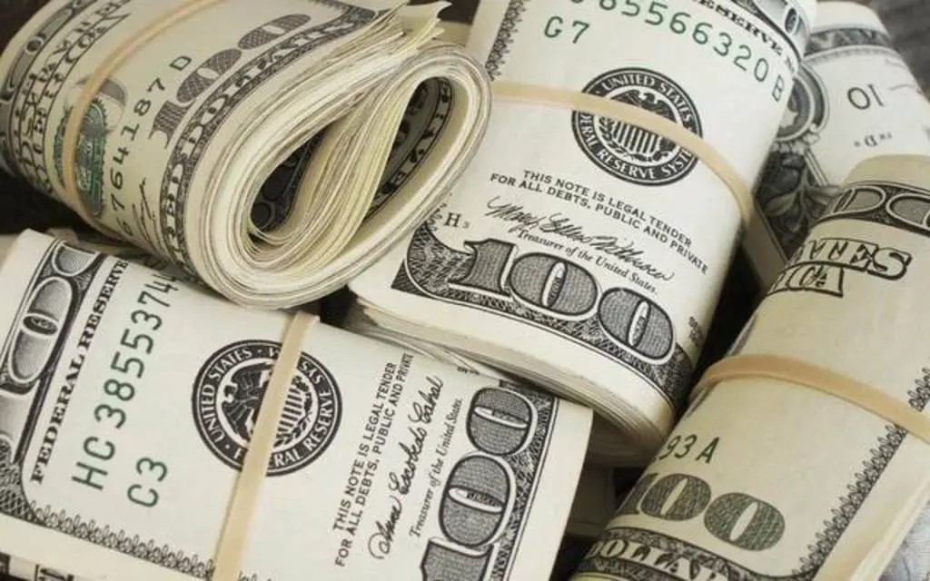 اتفاق السلام الأمريكي الإيراني يخفض سعر الدولار بمصر 66 قرشاً