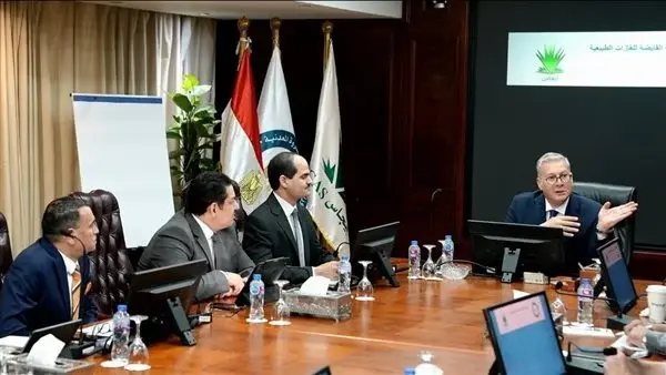وزير البترول يتابع مشروعات قطاع الغاز خلال زيارة لـ إيجاس