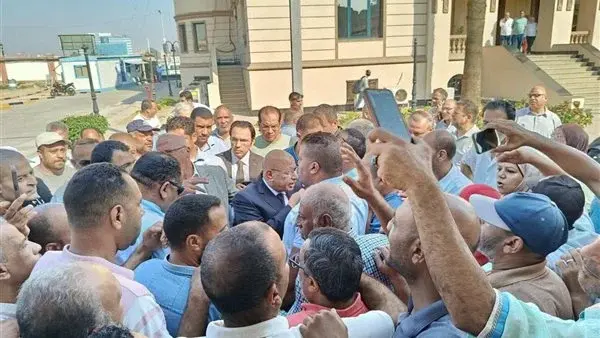 رئيس القابضة للمياه يلتقي عدداً من العاملين لبحث ملف العلاوات