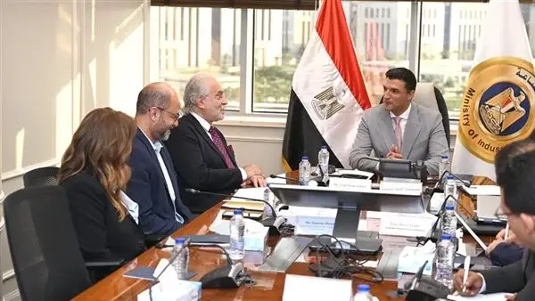 وزير الصناعة يبحث خطط توسع يونيليفر وافتتاح خط إنتاج جديد للعناية بالشعر
