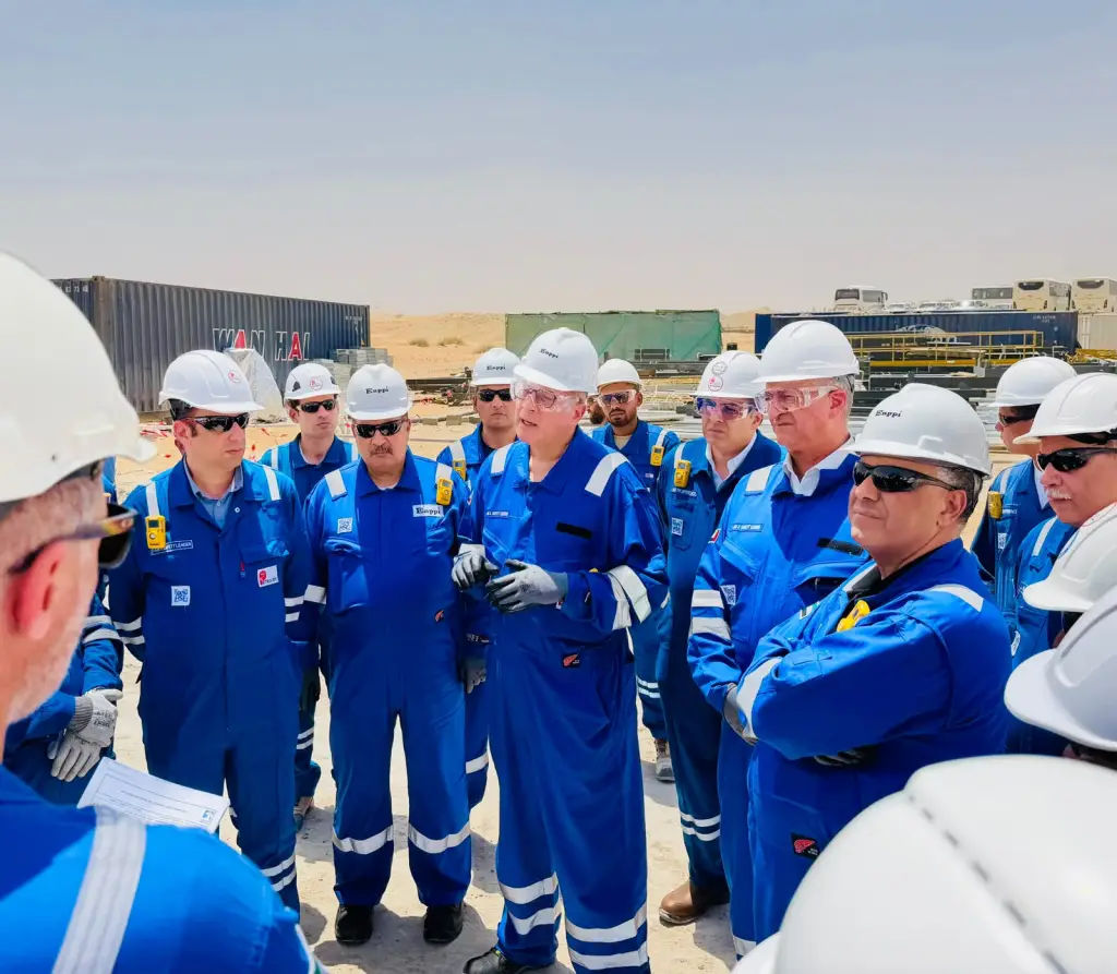 وزير البترول يتفقد موقع عمل بتروجت بإحدى مشروعات النفط فى الإمارات