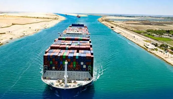 شركة الشحن الملاحي العملاقة ميرسك تعاود المرور عبر قناة السويس