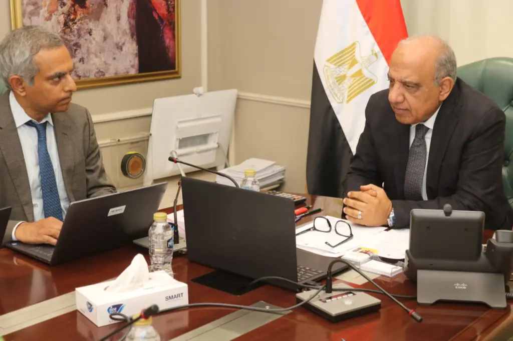 وزير الكهرباء يبحث مع وفد البنك الدولي دعم وتعزيز سبل الشراكة والتعاون في مجالات الاستدامة المالية