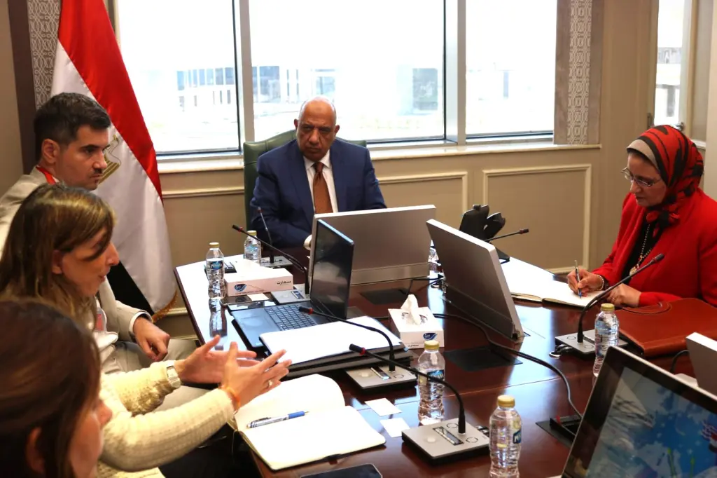 وزير الكهرباء يتابع مستجدات مشروع الربط  بين مصر واليونان لتصدير 3000 ميجاوات إلى أوروبا