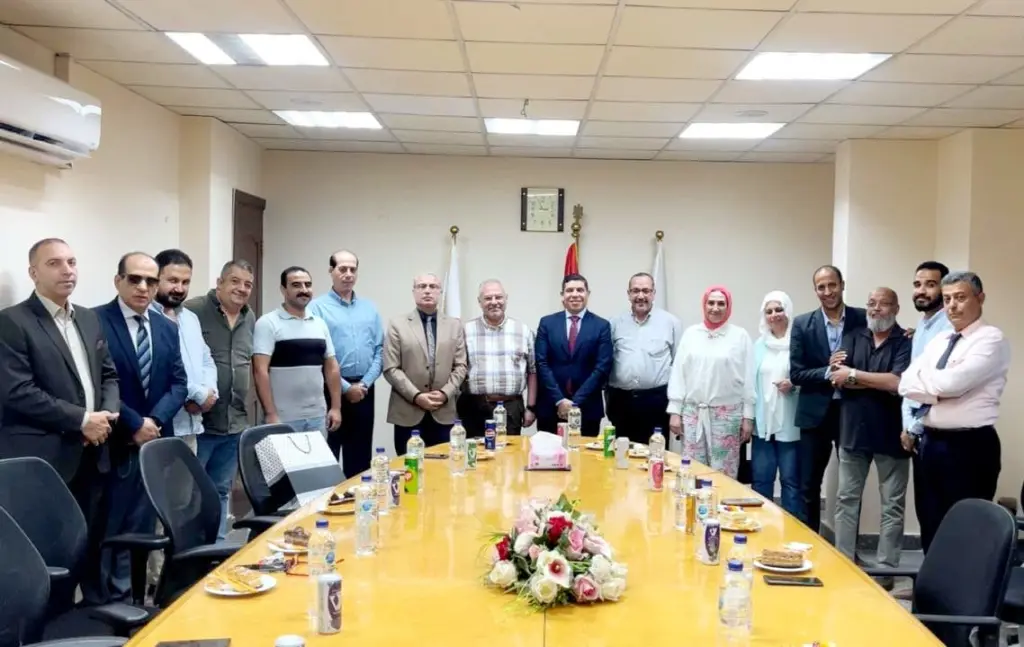 برج العرب للبترول تكرم خالد البرعي بمناسبة بلوغه قمة العطاء الوظيفي