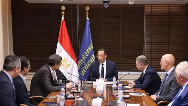 وزير الاتصالات يبحث مع مجموعة سيستمز ليمتد العالمية خطط التوسع في مصر