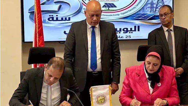نقل الكهرباء توقع عقدًا لتوسعة محطتي الاقتصادية 1 والسويدي بالعين السخنة