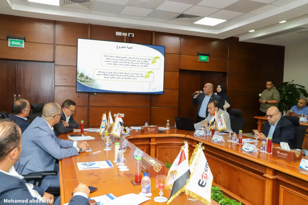 محافظ الإسكندرية يزور إيثيدكو ويضع حجر الأساس لمشروع تطوير طريق النهضة بالعامرية