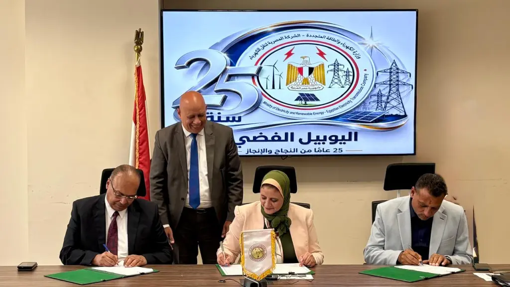 نقل الكهرباء توقع عقدًا لتأهيل محطة محولات جرجا وربطها بالشبكة القومية الموحدة