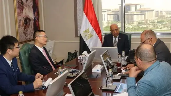 وزارة الكهرباء تعتزم إنشاء محطات لتخزين الطاقة بتقنية البطاريات