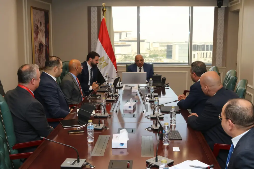 وزير الكهرباء يبحث مع شركة «هيكا داتا» وتحالفا أمريكياً  مشروع مراكز البيانات  “Data Center”