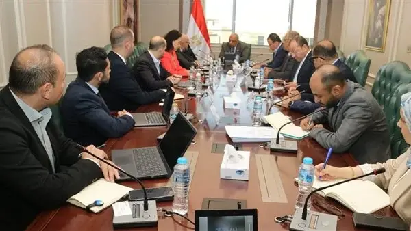 وزير الكهرباء يبحث مع وفد البنك الآسيوي للاستثمار في البنية التحتية تعزيز التعاون في مشروعات الطاقة
