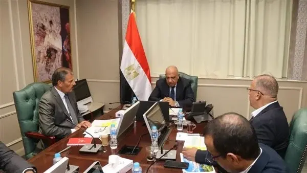 وزارة الكهرباء تبحث القدرات المقرر دخولها على الشبكة حتى عام 2030