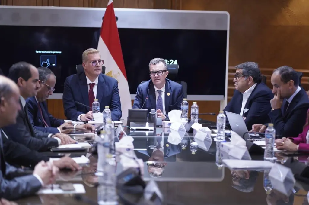 وزيرا التخطيط والبترول يتابعان مستجدات زيادة الإنتاج وتنمية الاستثمارات