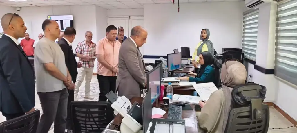 وزير الكهرباء يتفقد قطاع شبكات المدن الجديدة بالشرقية