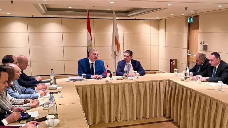 وزير البترول يبحث مع نظيره القبرصي تسريع مشروعات ربط الغاز