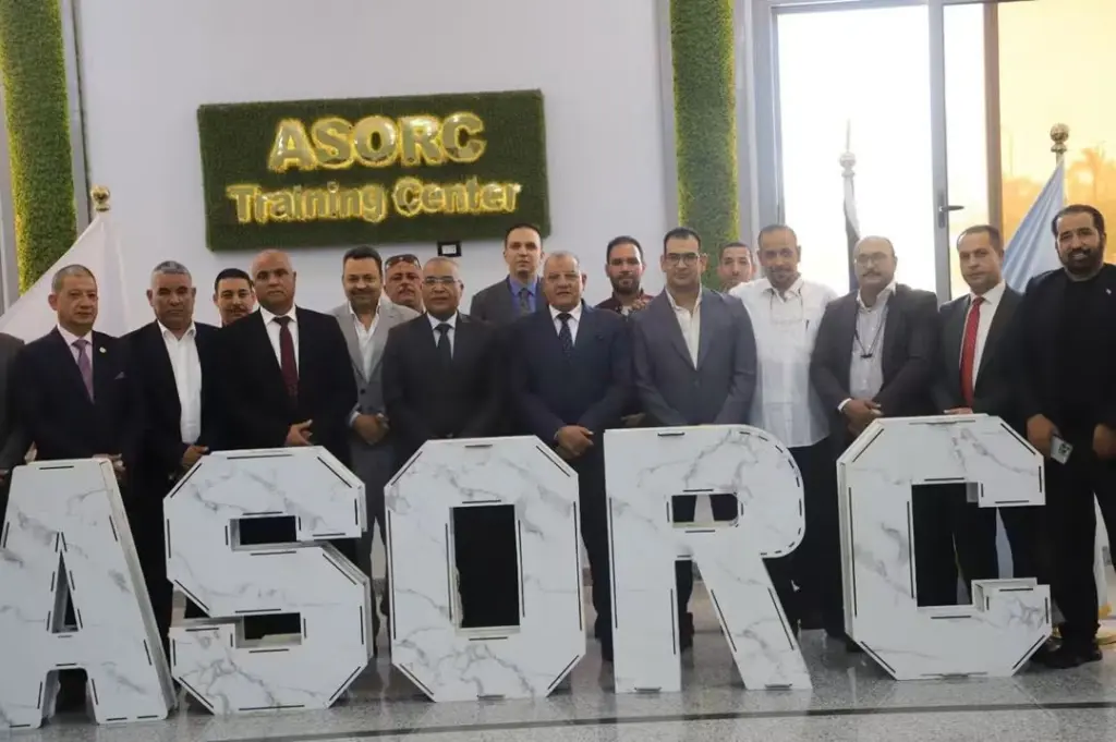 رئيس نقابة البترول يتفقد المنطقة الجغرافية البترولية بأسيوط 