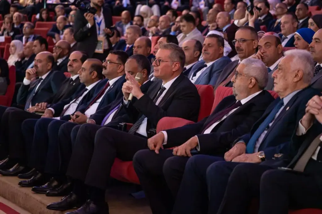  بدوي : دراسة تطوير المناهج الدراسية بما يتوافق مع احتياجات صناعة البترول والطاقة