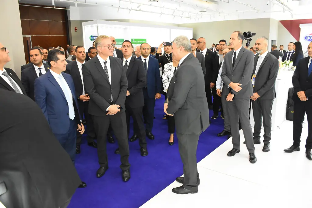 وزير البترول يتفقد جناح شركة PMS خلال معرض موك 2026
