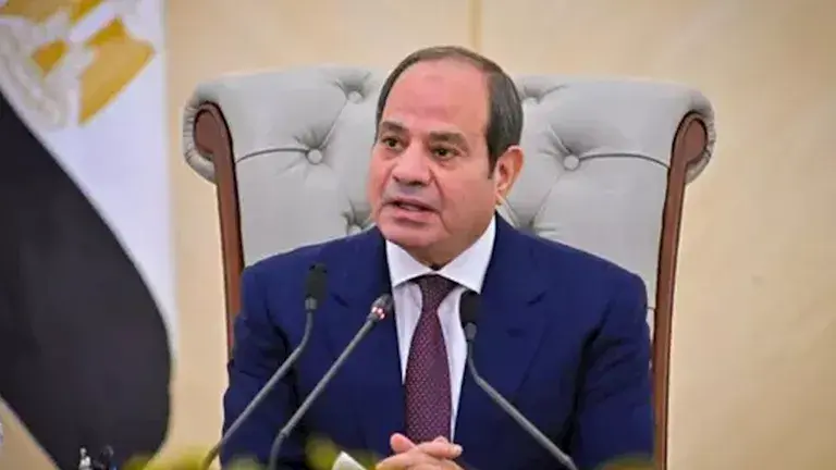 السيسي : الدولة تتحمل الجزء الأكبر من تكلفة الطاقة ونسعى لزيادة الاعتماد على المتجددة