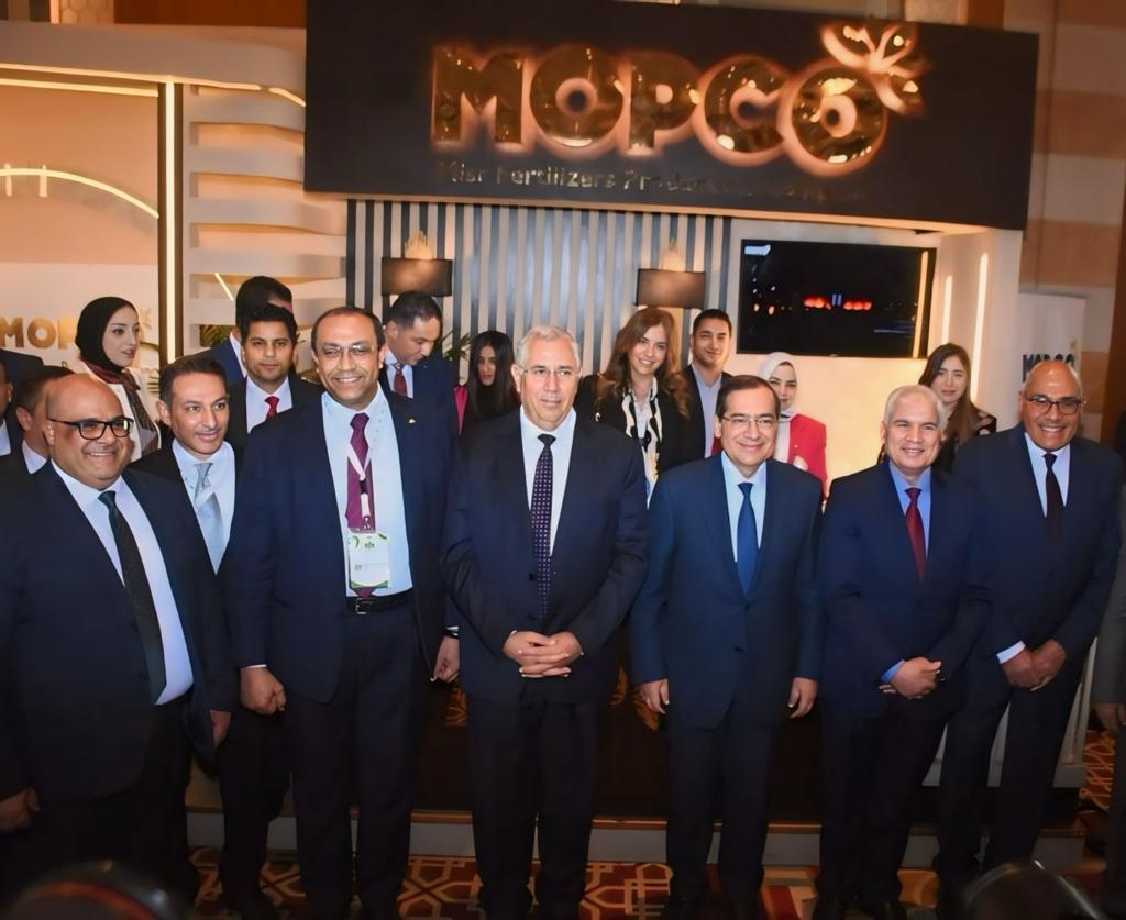  وزير البترول يتفقد جناح موبكو في مؤتمر الأسمدة