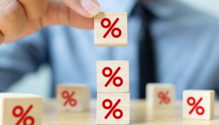 توقعات : البنك المركزي قد يخفض الفائدة خلال اجتماع أبريل المقبل
