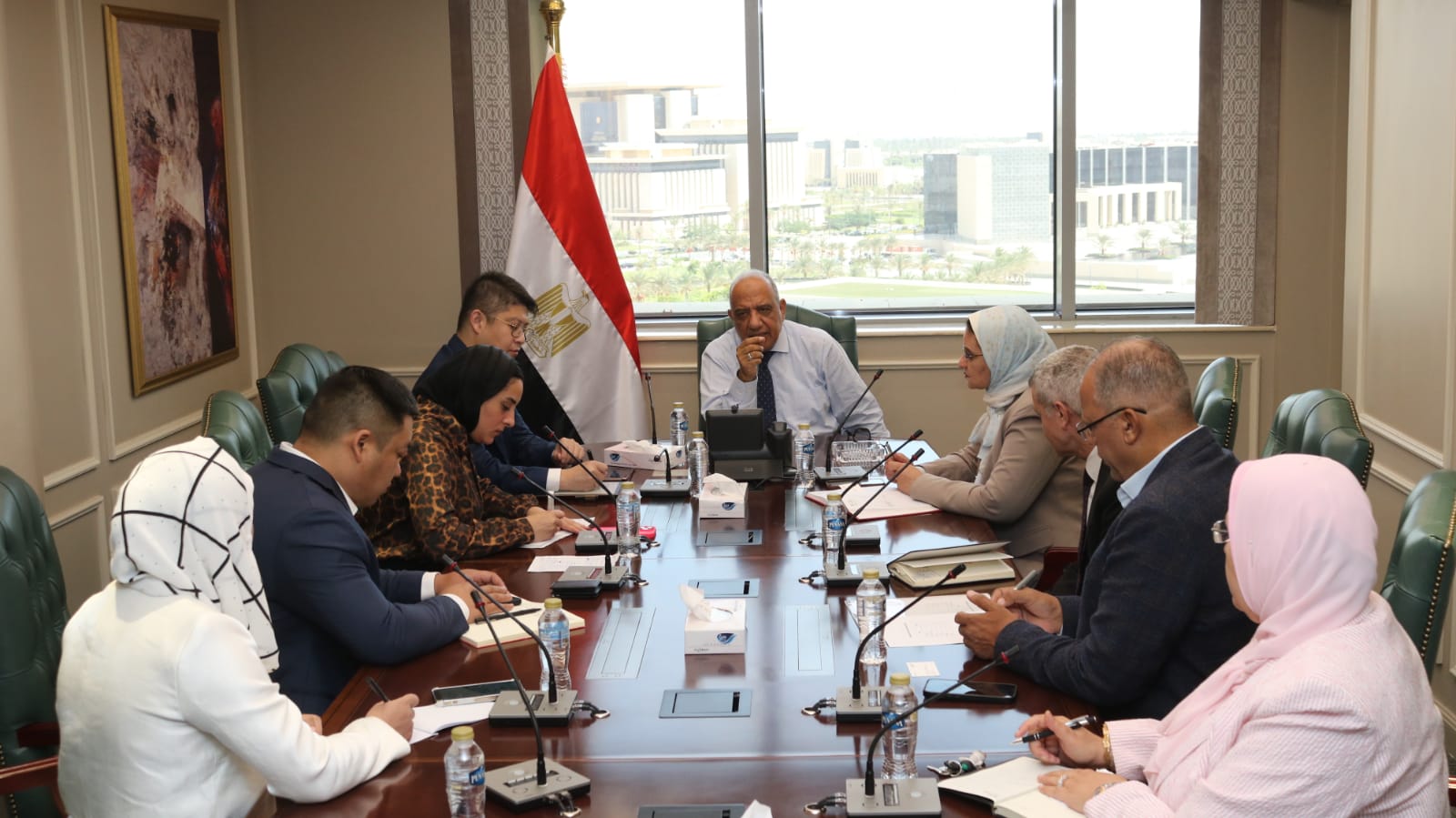 وزير الكهرباء يبحث مع شركة صينية التعاون في تصنيع مهمات الطاقة الشمسية
